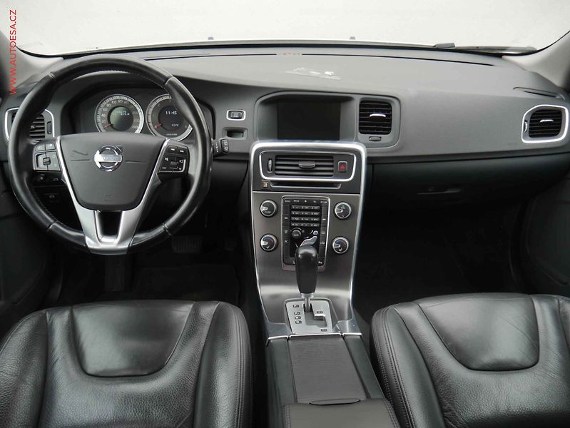 Volvo V60 (2013) 2.0D, ČR, AT - fotka 8 z 17