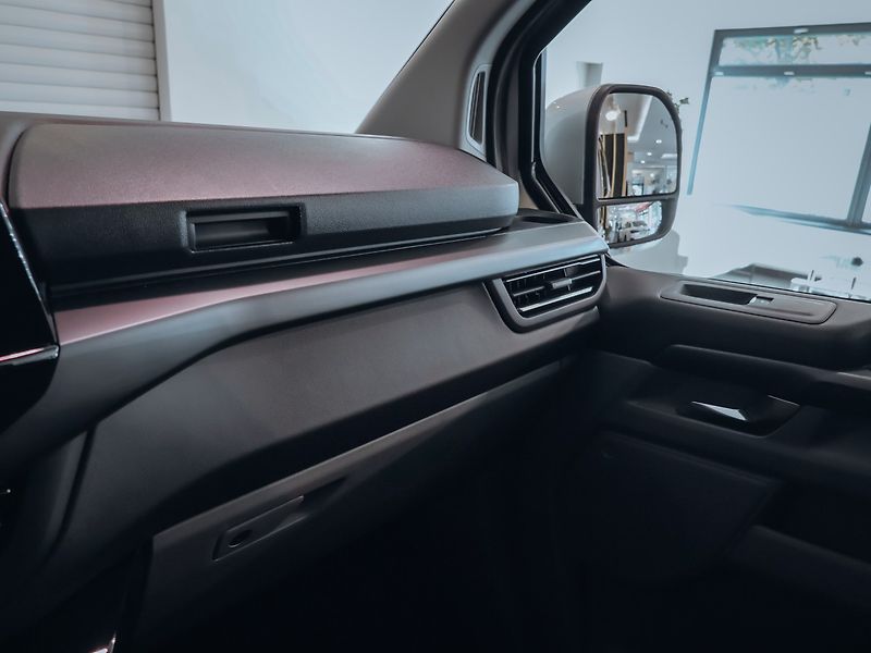 Ford Tourneo Custom 2.0 EcoBlue Titanium X - fotka 19 z 34