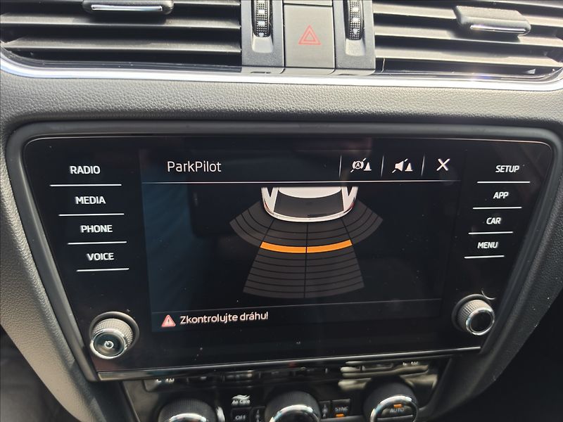 Škoda Octavia III 2,0 TSi 180KW RS Panorama - fotka 43 z 44