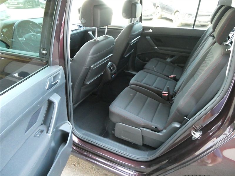 Volkswagen Touran 1,4 TSi 110kW DSG, navi, závěs - fotka 18 z 43