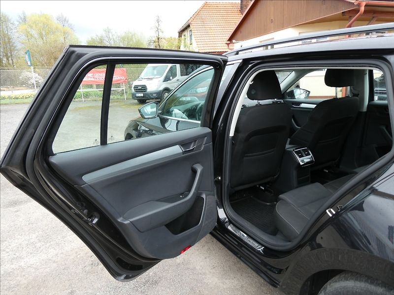 Škoda Superb 1,6 TDi 88kW DPH 2x kola - fotka 16 z 35