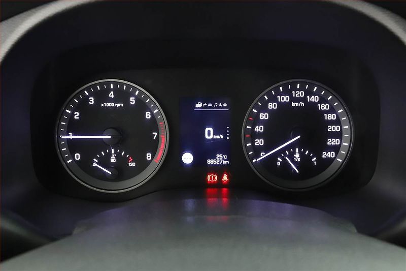 Hyundai Tucson (2017) 1.6 T-GDI, ČR,1.maj - fotka 8 z 14