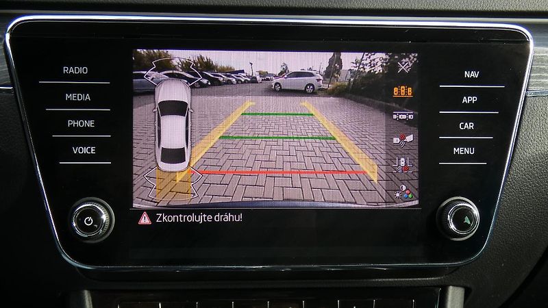 Škoda Superb 2,0 TDI 147kw 4x4 DSG Style - fotka 16 z 27