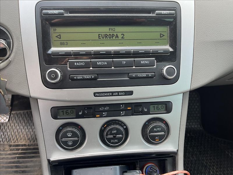 Volkswagen Passat 1,9 TDi KLIMA ROZVODY - fotka 17 z 32