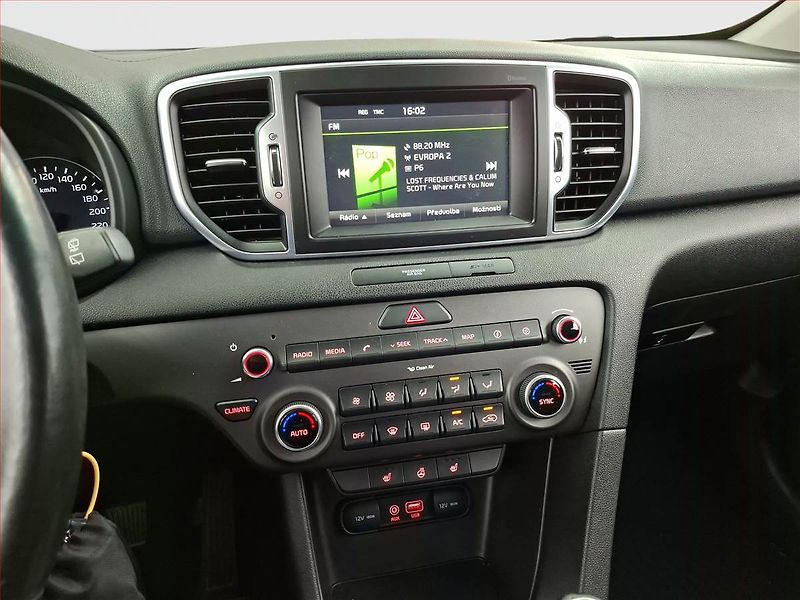 Kia Sportage (2016) 2.0 CRDi, 4X4, ČR,1.maj - fotka 12 z 16