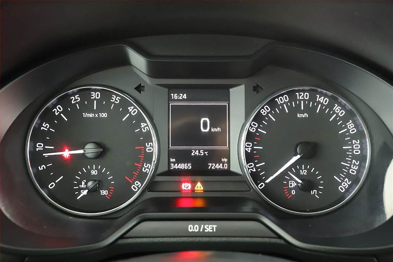 Škoda Octavia (2013) 1.6 TDI, Tempomat - fotka 8 z 12