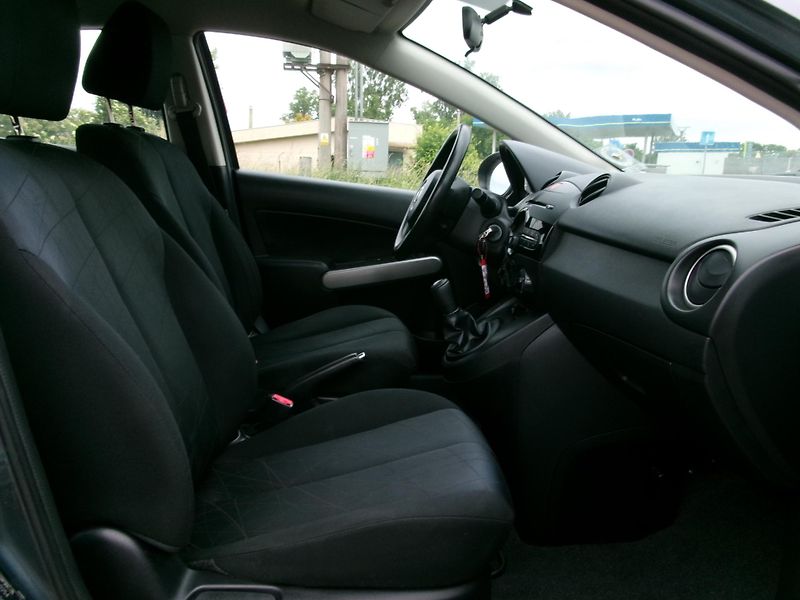 Mazda 2 (2012) 1,3i KLIMA 1.MAJ - fotka 24 z 26