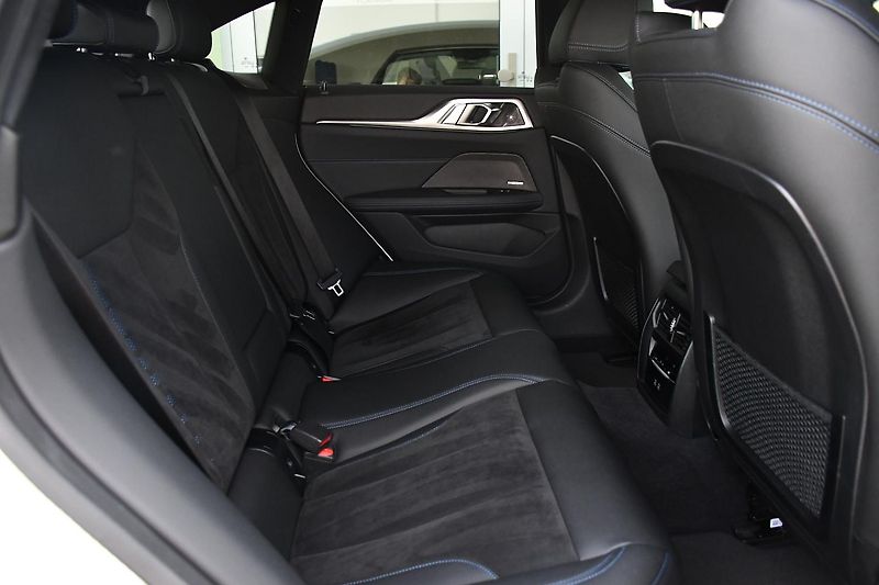 BMW i4 eDrive40 M-SPORT H/K 1M - fotka 20 z 42