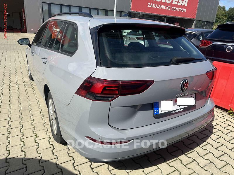 Volkswagen Golf (2021) 1.0TSi, 1.maj, navi, LED - fotka 2 z 3