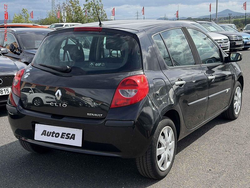 Renault Clio (2006) 1.6 16V - fotka 4 z 15
