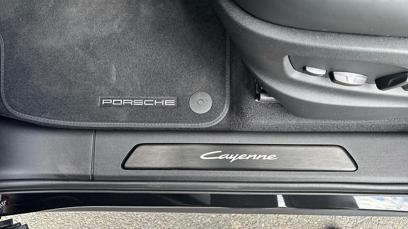 Porsche Cayenne E-Hybrid Black Edition - fotka 19 z 25