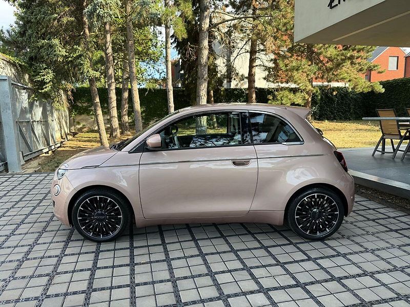 Fiat 500 LaPrima 3+1 42 kWh - fotka 3 z 38