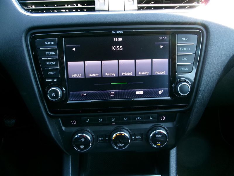Škoda Octavia (2013) 1,4 TSI AC BT NAVI TEMP - fotka 20 z 38