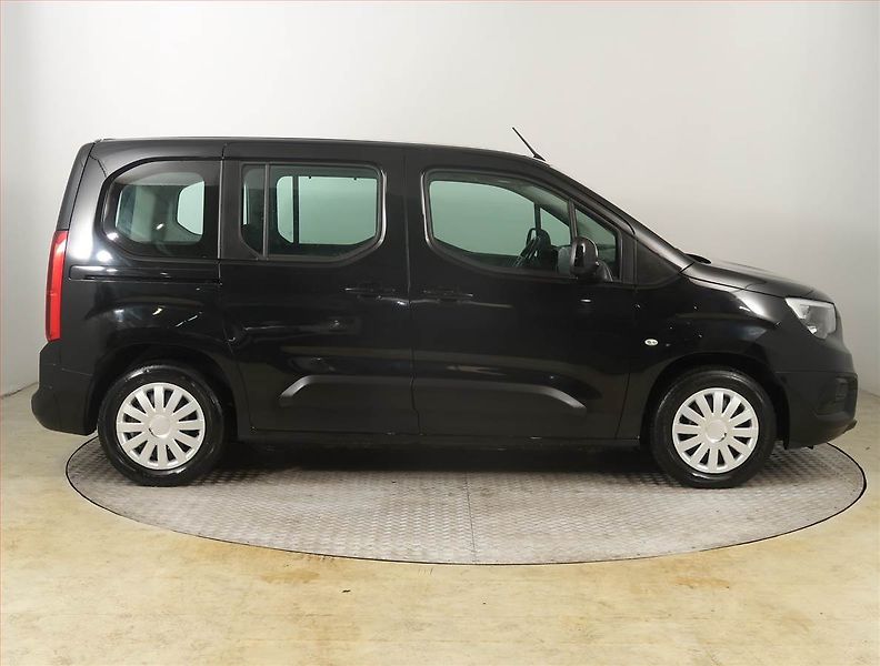 Opel Combo (2018) Enjoy 1.2 Turbo, 5Míst, ČR - fotka 6 z 20