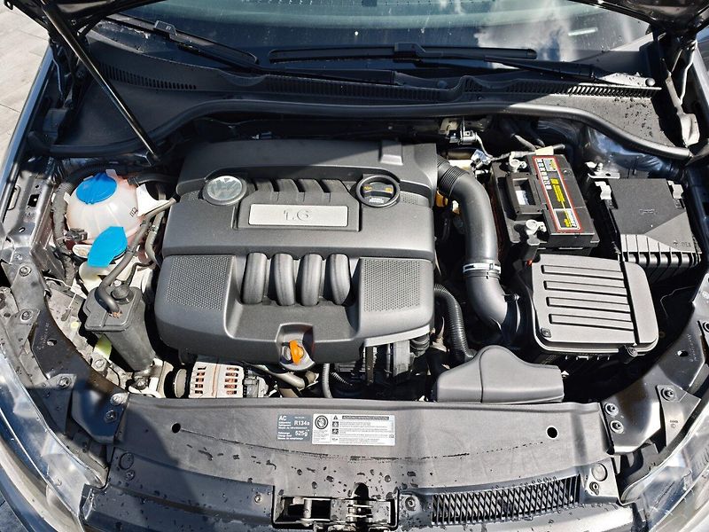 Volkswagen Golf (2010) 1,6 i 75 KW Comfort - fotka 33 z 33