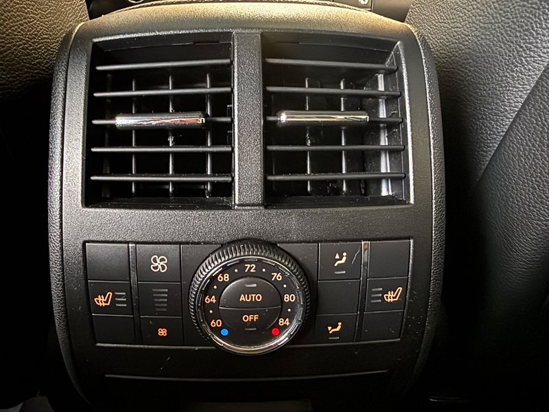 Mercedes-Benz GL (2009) 550 4MATIC - fotka 22 z 34