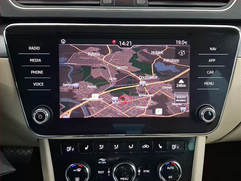 Škoda Superb (2018) 2.0 TDI, Automat, Navi - fotka 21 z 24