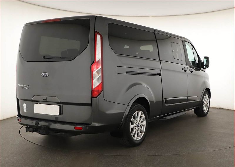 Ford Tourneo Custom (2023) Titanium 2.0 EcoBlue, ČR - fotka 5 z 16