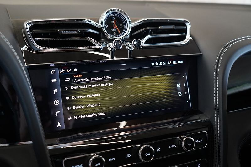 Bentley Bentayga V8, AWD, Panorama, 360° kamera - fotka 34 z 50