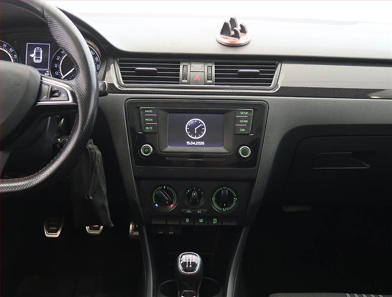 Škoda Rapid (2015) Spaceback 1.4 TDI, Xenony - fotka 12 z 20