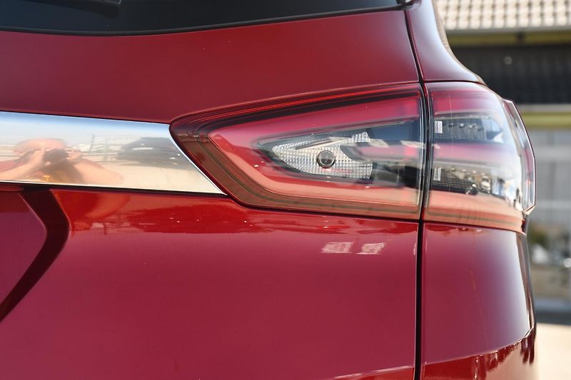 Ford S-MAX 2,0TDCi ČR 1.MAJITEL 140KW AT - fotka 53 z 53