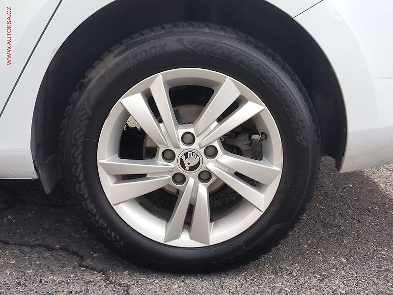 Škoda Fabia (2019) 1.0 TSI, ČR, Style, navi, LED - fotka 22 z 23