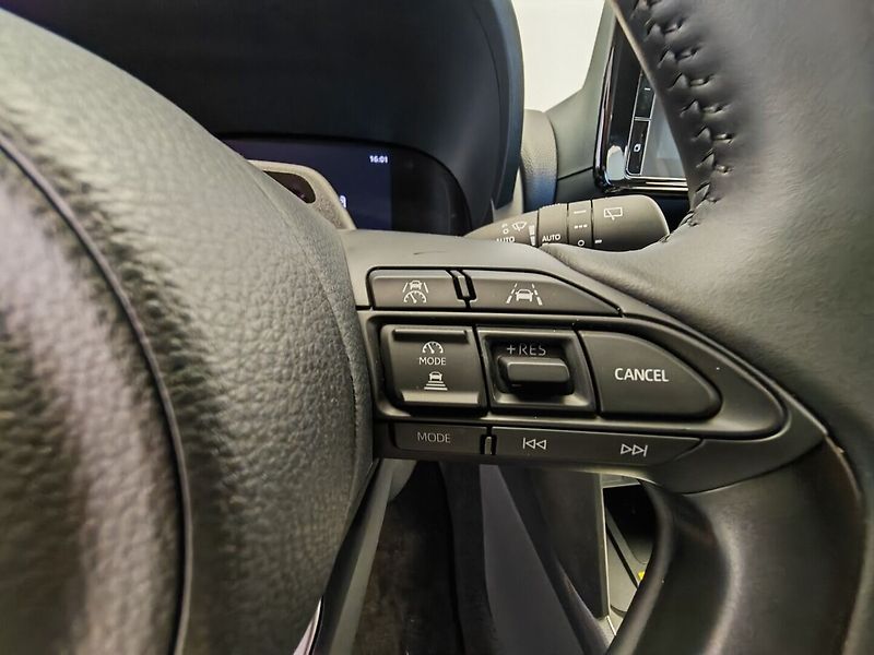 Toyota Yaris Cross 1.5 Hybrid ( 115k ) e-CVT 4x2 - fotka 24 z 33