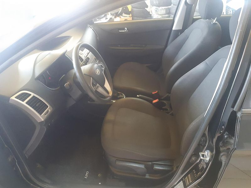 Hyundai i20 1.2 I KLIMA 57KW - fotka 8 z 19