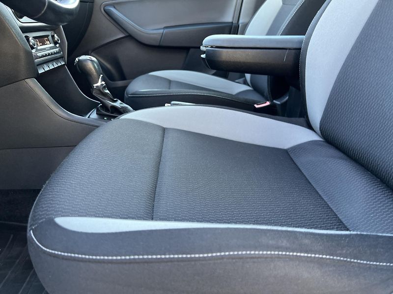 Škoda Rapid 1.4TSi 90kw DSG KLIMA ALU ČR - fotka 11 z 38