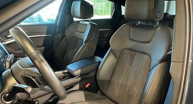 Audi Q8 e-tron 55 Sportback Q 360 Matrix Pano - fotka 12 z 12