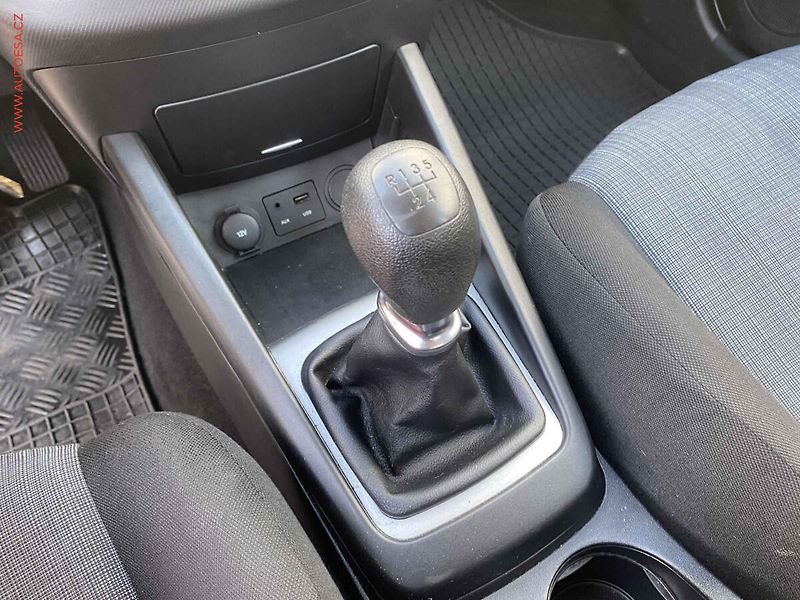 Kia Ceed (2011) 1.4i, ČR, AC, temp. - fotka 15 z 16