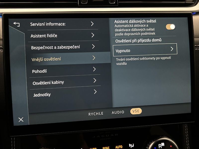 Jaguar F-Pace D200 R-DYNAMIC SE AWD AUT  - fotka 45 z 49