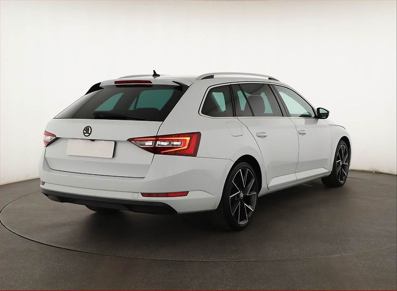 Škoda Superb (2016) Style 2.0 TDI, Navi, Bi-Xenony - fotka 5 z 19