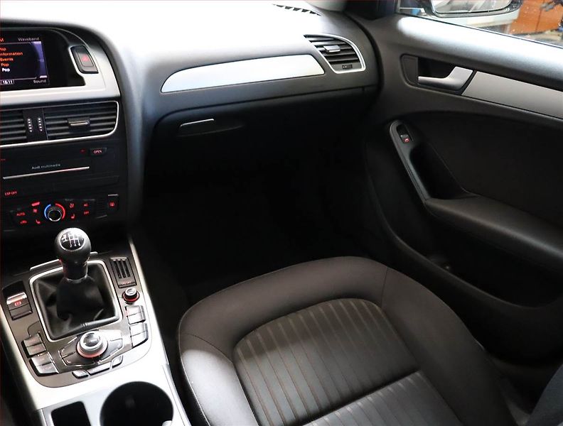 Audi A4 (2009) Ambiente 2.0 TDI, Serv.kniha - fotka 8 z 19
