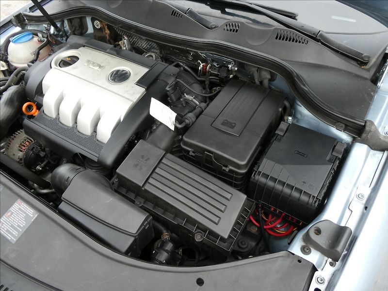 Volkswagen Passat 2,0 TDi 103kW Comfort,NAVI,TZ - fotka 31 z 38