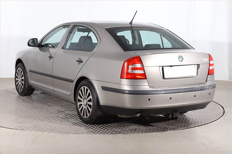 Škoda Octavia (2011) 1.6, Serv.kniha, Tempomat - fotka 4 z 21