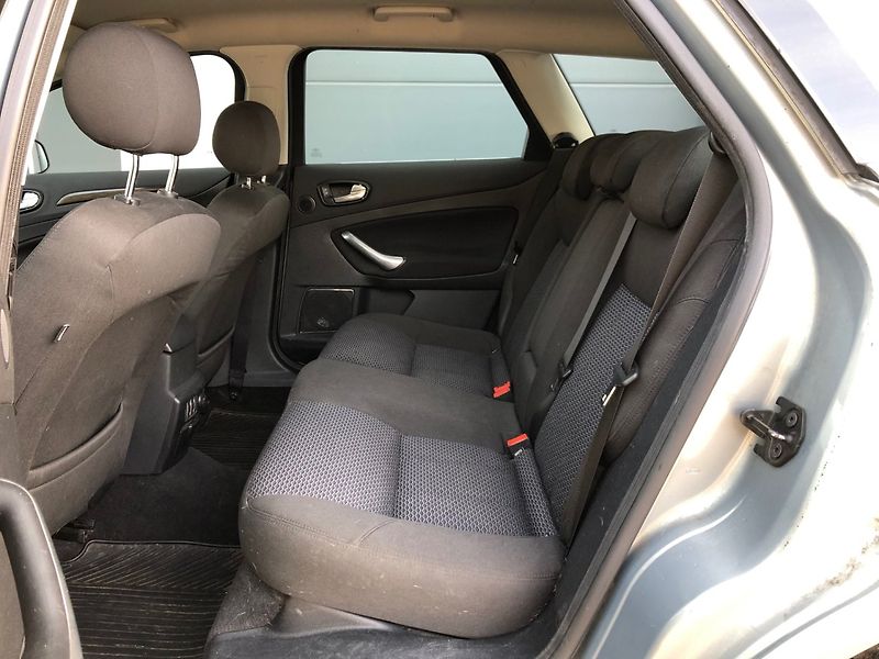 Ford Mondeo (2008) 2.0 TDCi Ghia - fotka 11 z 29