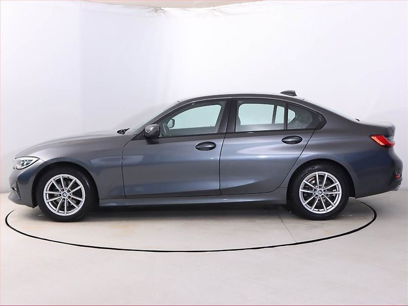 BMW Řada 3 (2019) 320 d xDrive - fotka 3 z 21