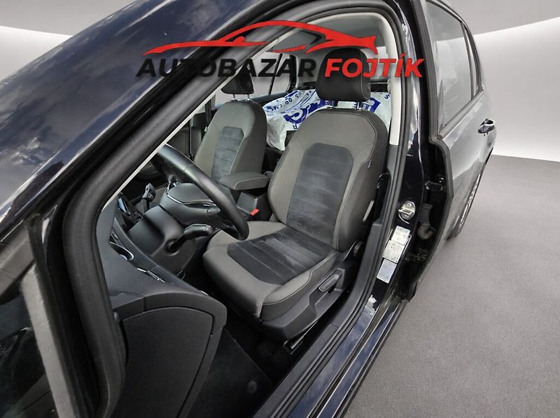 Volkswagen Golf (2015) 1.4 TGi Highline DSG - fotka 9 z 20