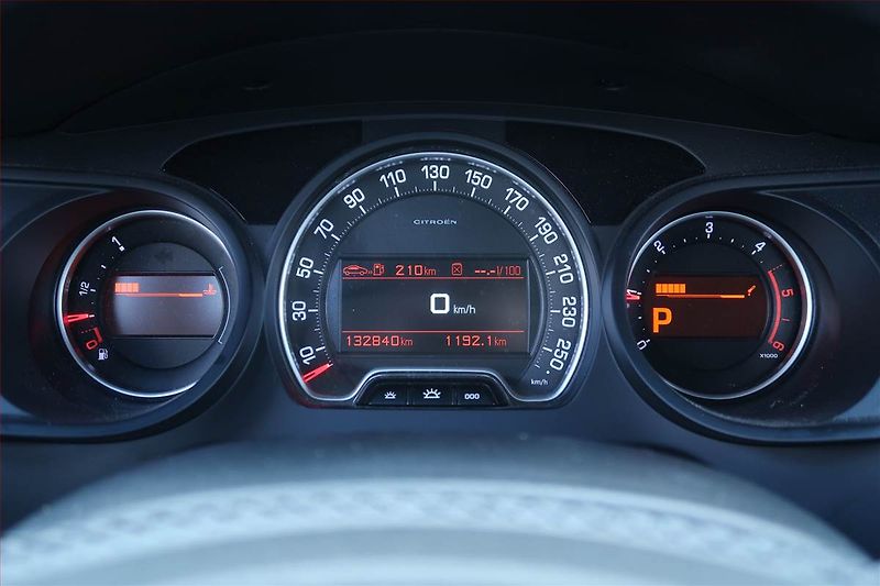 Citroën C5 (2012) Exclusive 2.0 HDi, Automat - fotka 11 z 23