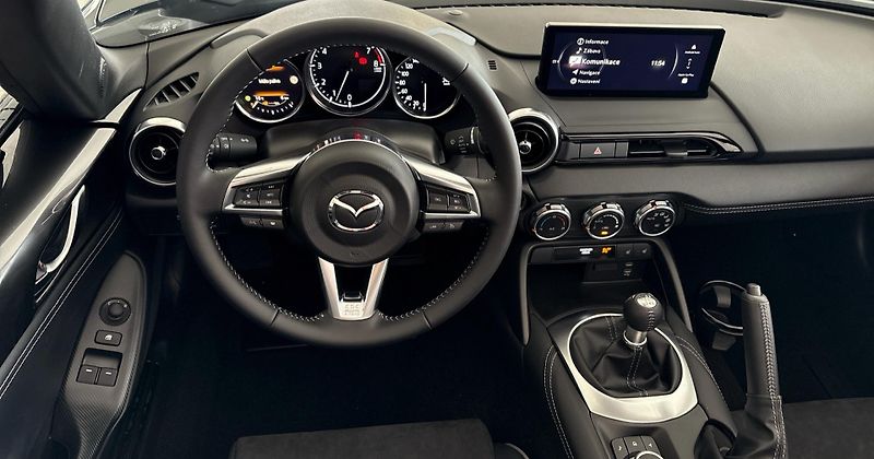 Mazda MX-5 (2026) 1.5 l G132 Homura Soft Top - fotka 9 z 20