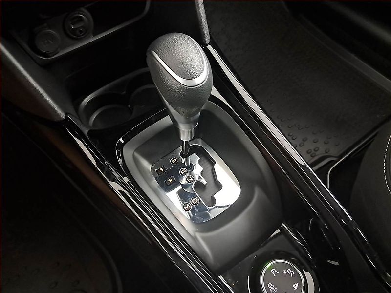 Peugeot 2008 (2018) Allure 1.2 PureTech, Automat - fotka 16 z 20
