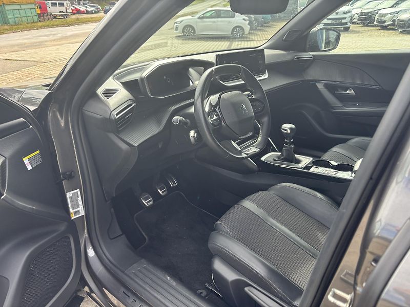 Peugeot 2008 (2021) GT PureTech 130k MAN6 - fotka 13 z 20