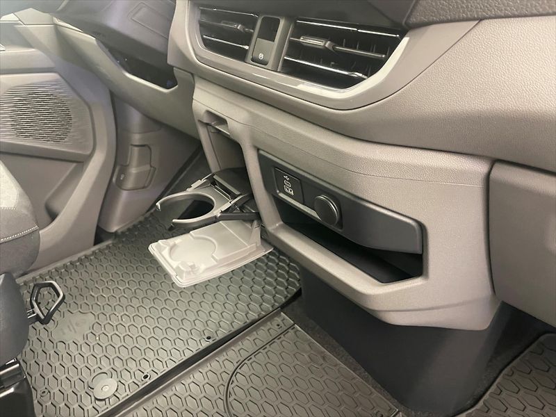 Volkswagen Caravelle Life 2.5 PHEV DR - fotka 12 z 28