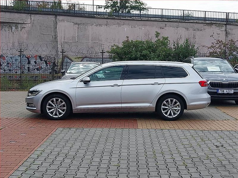 Volkswagen Passat (2018) Highline 2.0 TDI, Automat - fotka 3 z 21