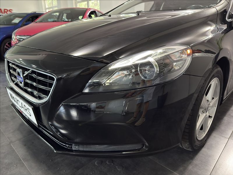 Volvo V40 1,6   D2 MOMENTUM BI-XEN VÝHŘE - fotka 32 z 42