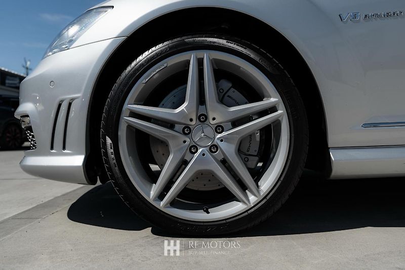 Mercedes-Benz Třídy S (2013) AMG S 63 5.5 V8 Biturbo - fotka 9 z 56