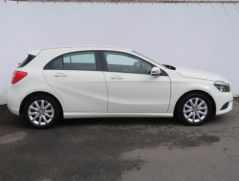 Mercedes-Benz Třídy A (2015) A 180 d, Park. senzory - fotka 6 z 18