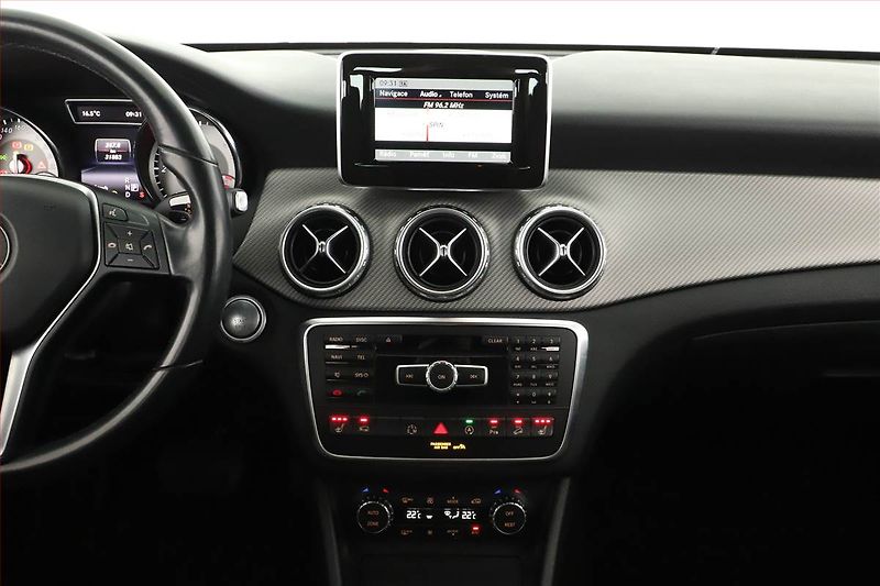 Mercedes-Benz GLA (2016) 200 CDI 4MATIC - fotka 9 z 17