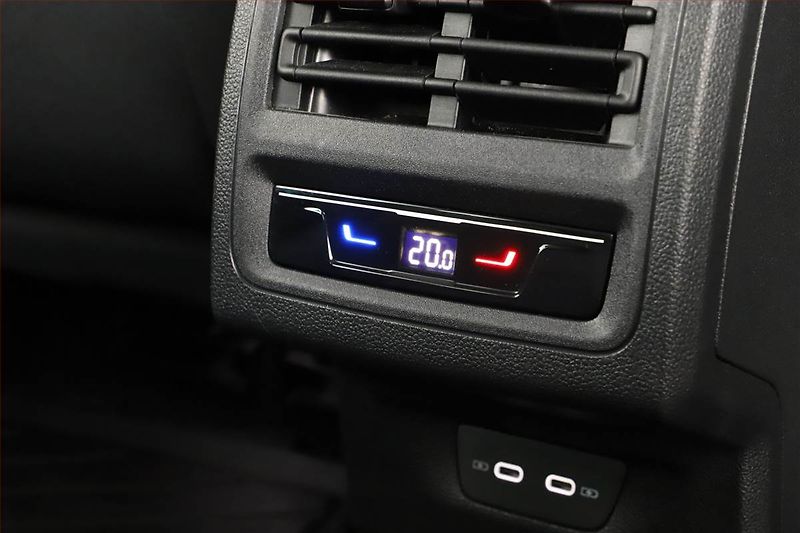 Volkswagen Golf (2021) Style 1.5 TSI - fotka 17 z 19